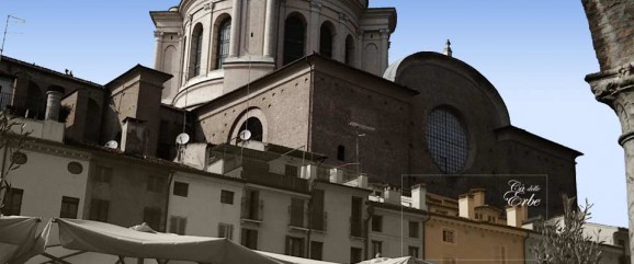 dormire mantova centro vista della chiesa in piazza erbe